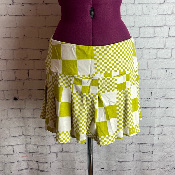 Urban outfitters green and white checker print pleated mini skirt size large - Picture 3 of 7